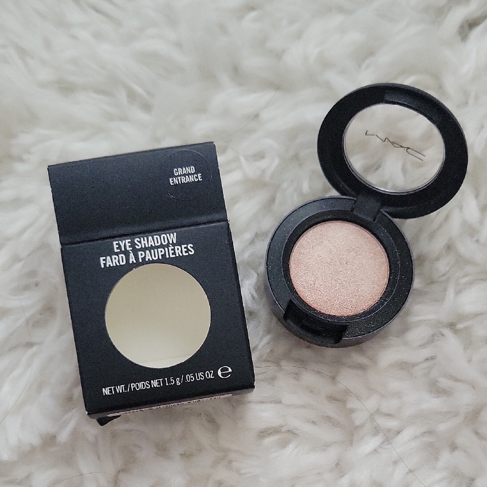 MAC Cosmetics Grand Entrance Eyeshadow - Shimmering Beige